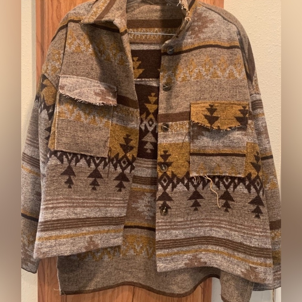 Western Aztec Southwest Western Jacket Pockets Distressed Hem Detail - Picture 8 of 9